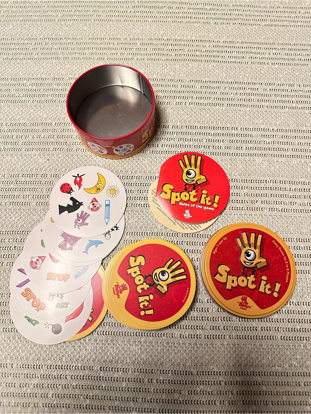 Spot It! Asmodee 2010 Matching Card Game Round Tin 55 Cards Instructions